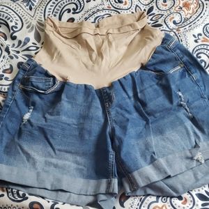 Distressed maternity shorts